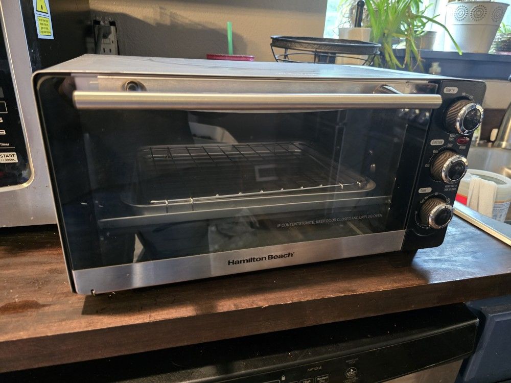 Hamilton Beach Toaster Oven- Never Used
