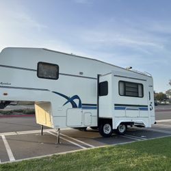 2000 comfort made by Dutchman travel trailer fifth wheel 27 foot