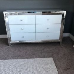 Like NEW 6 Drawer Mirrored Dresser - $600