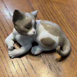 Lladro Surprised Cat #5114 Figurine  