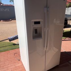 GE Side By Side Refrigerator 