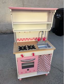 Toy kitchen