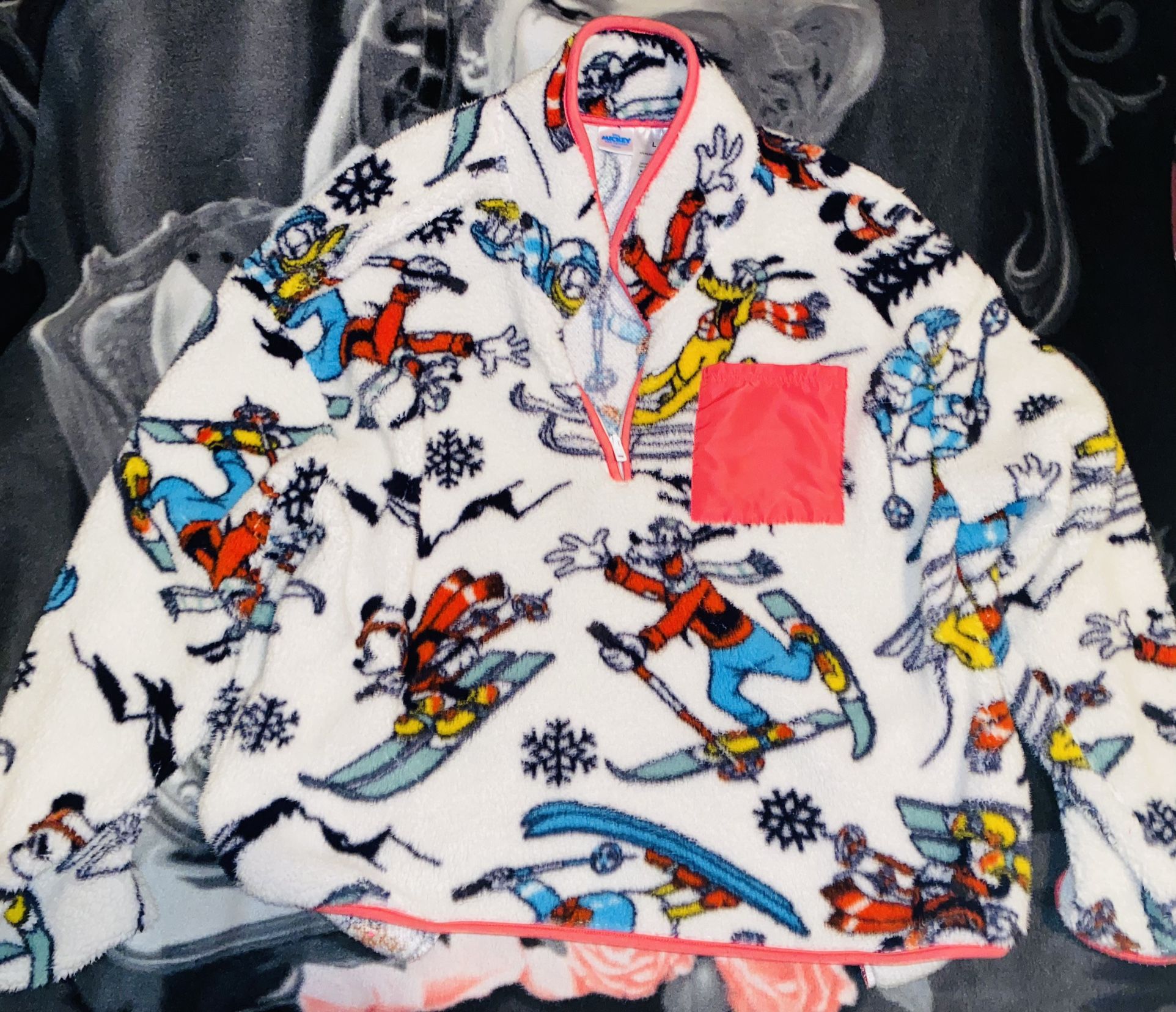 Womens Disney White W//: Mickey & Friends Graphics Size Large Long Sleeve Half Zip Up Sweater