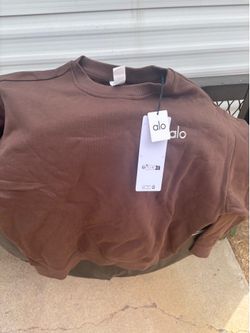 ALO LONG SLEEEVE SIZE MEDIUM