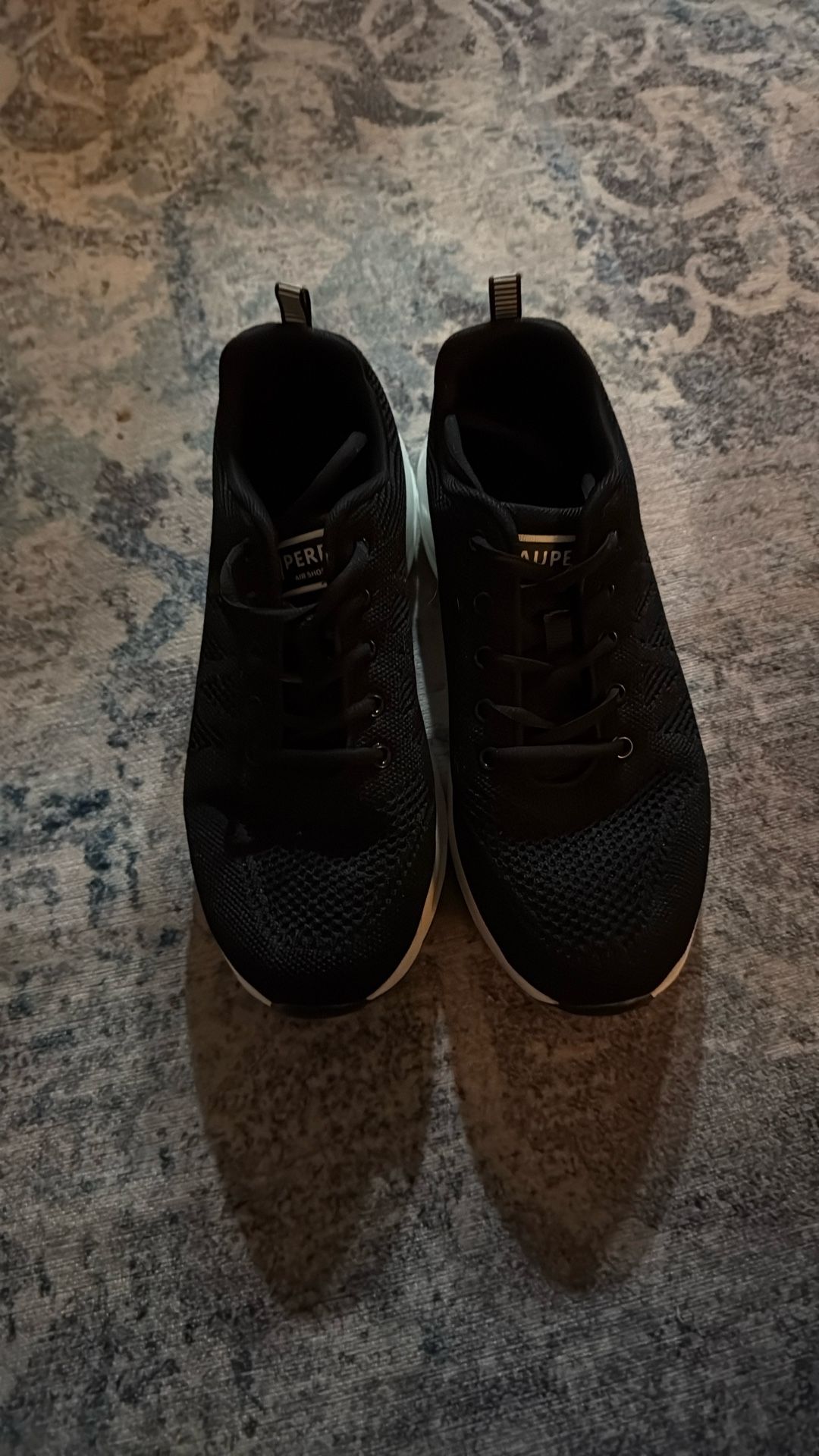 Women’s Size 8 Sneakers 