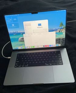 Apple MacBook Pro 16 inch M1 Pro chip year 202110/10 condition 16ram 512gb flash hard drive low use 80 cycle count like new