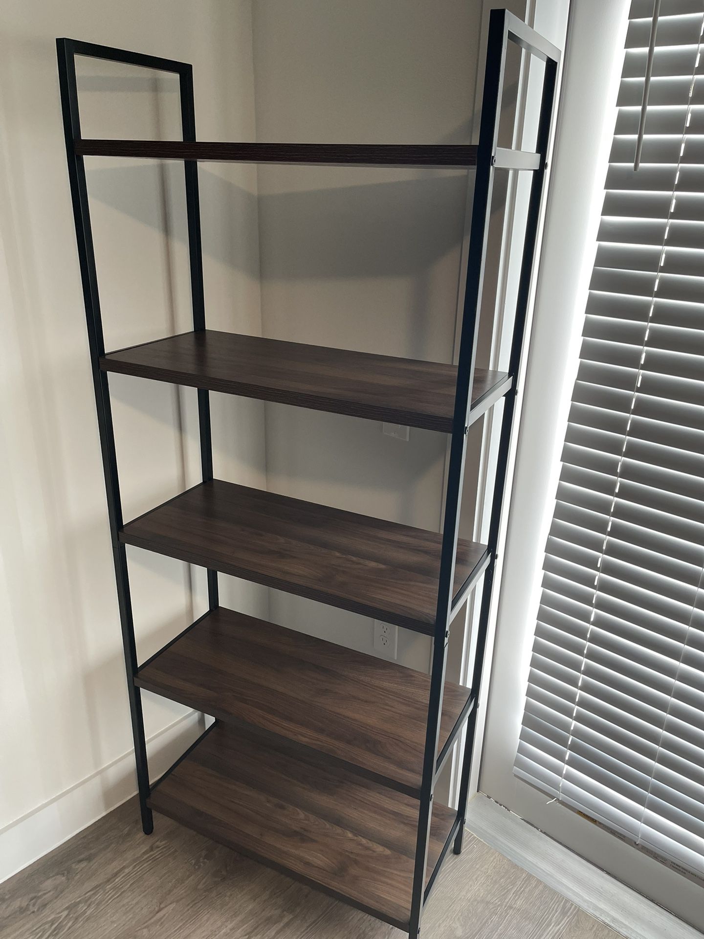 5 Shelf Ladder Bookshelf (Walnut)