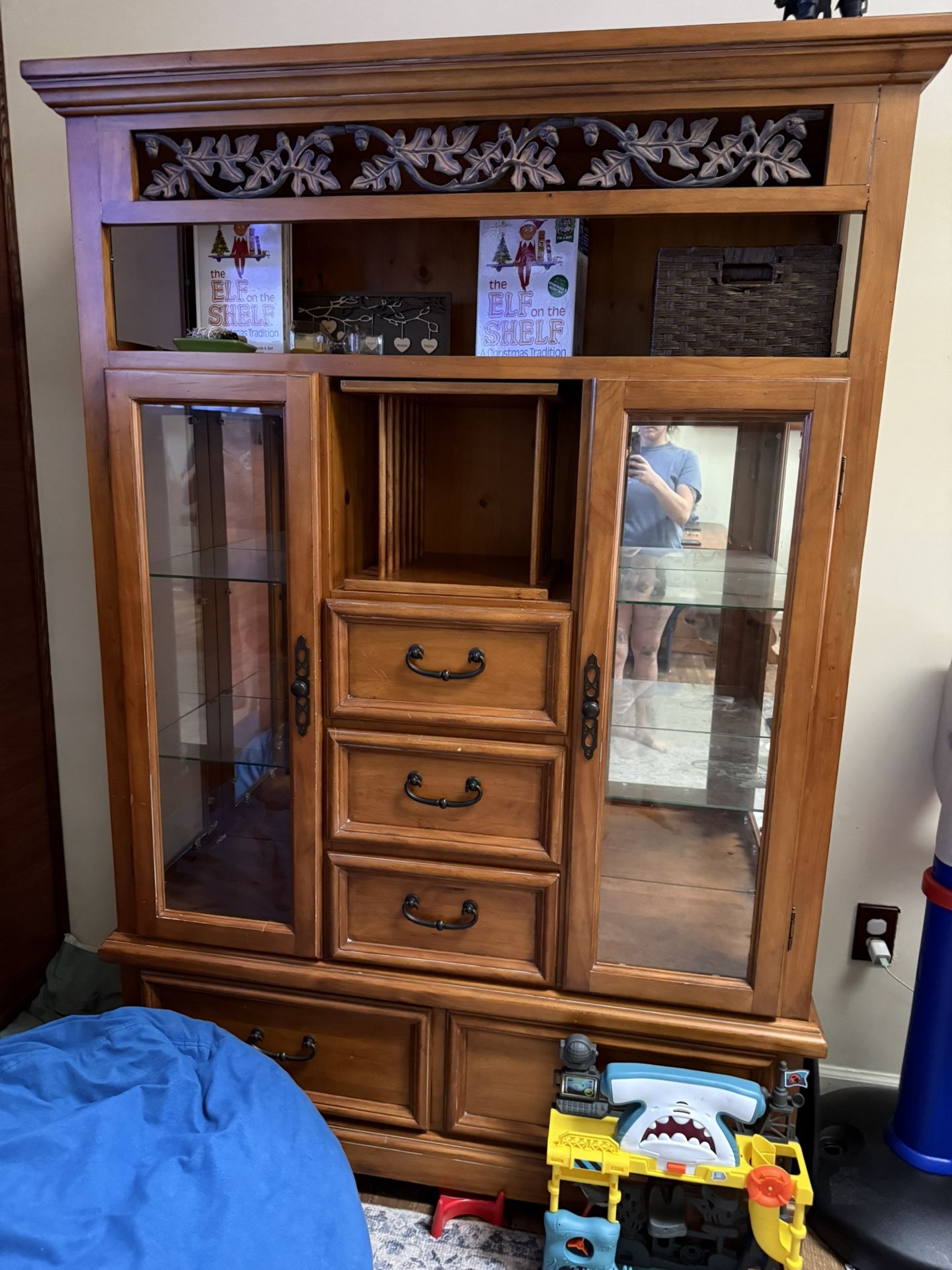 Hutch/ Cabinet