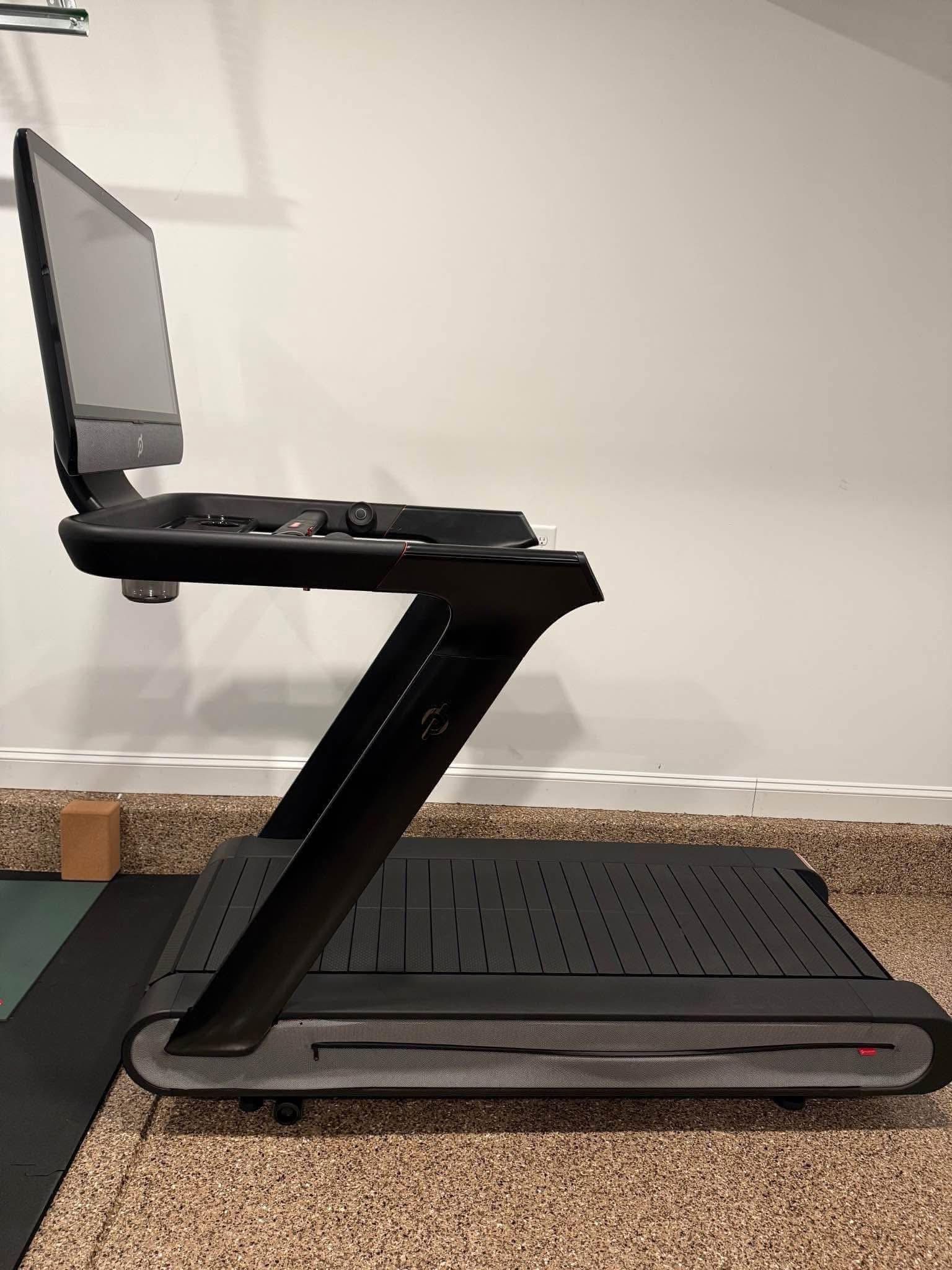 Peloton-treadmill+ Plus_