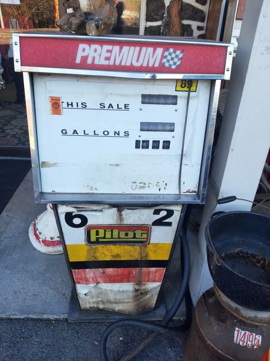 OLD GAS PUMP 