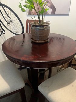 Circular Dining table