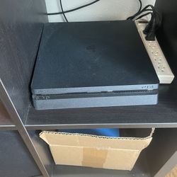 PS4 And Controllers