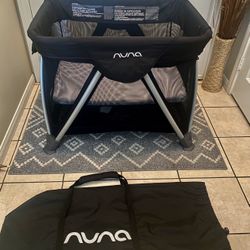 Nuna Air Mini Playpen/ Play Yard Color Is Black