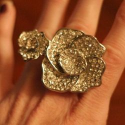 Vintage Double Flower Stretch Ring Silver Tone Shiny Tiny Clear Rhinestones