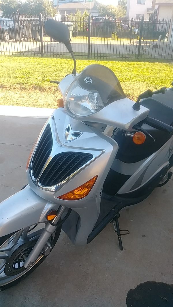 2008; qlink. Pegasus .150 motor scooter , silver ,miles 2,808 asking