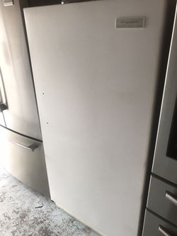 Frigidaire freezer 24 cubic feet