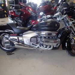 I am selling my 2004 Honda Valkyrie rune collectors bike