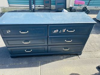 6 Drawer Dresser w/mirror (not pictured) Used