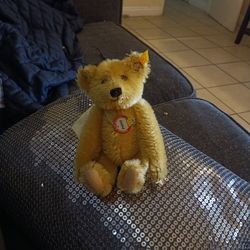 Steiff bears plus other collectible ones