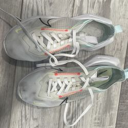 Women’s Nike size 6