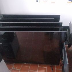 Lot Of 5. 50inch Flat Screens ( Screens Are Damaged 