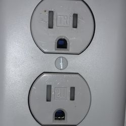 Lots Of Tamper Resistant 20amp Outlets 