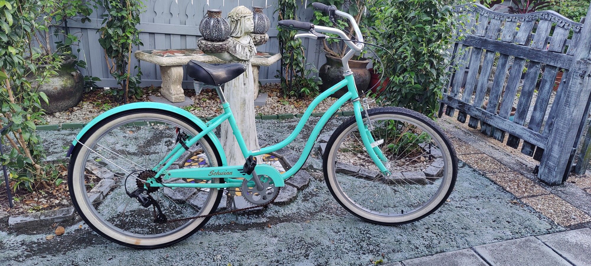 Schwinn Largo 7 Cruiser 26 " Bicycle