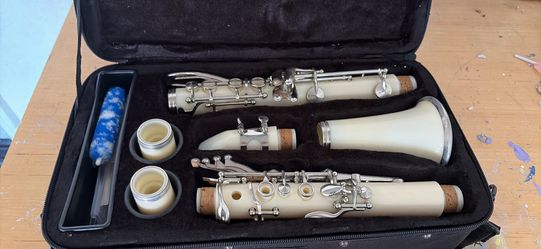 cream clarinet