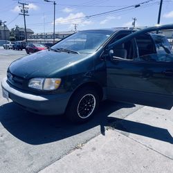 2000 Toyota Sienna