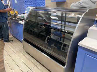 Refrigerated pie case