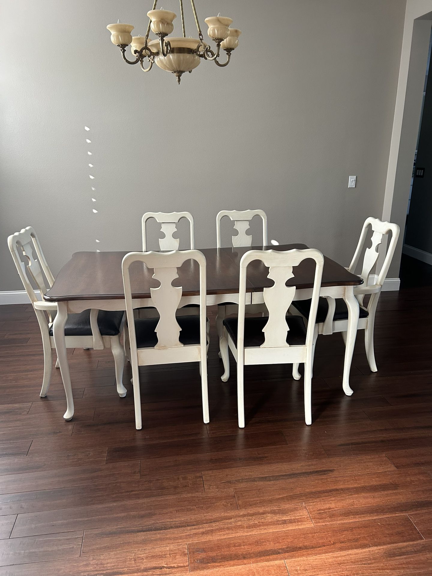 Stanley solid oak kitchen table and chairs 