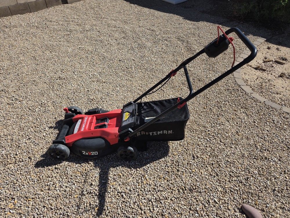 Craftsman 2xv20 Electric Lawn Mower W/2 Batteries And Charger
