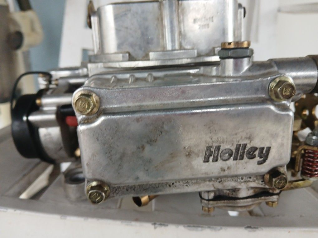 Holley 650 4-barrel Carburator