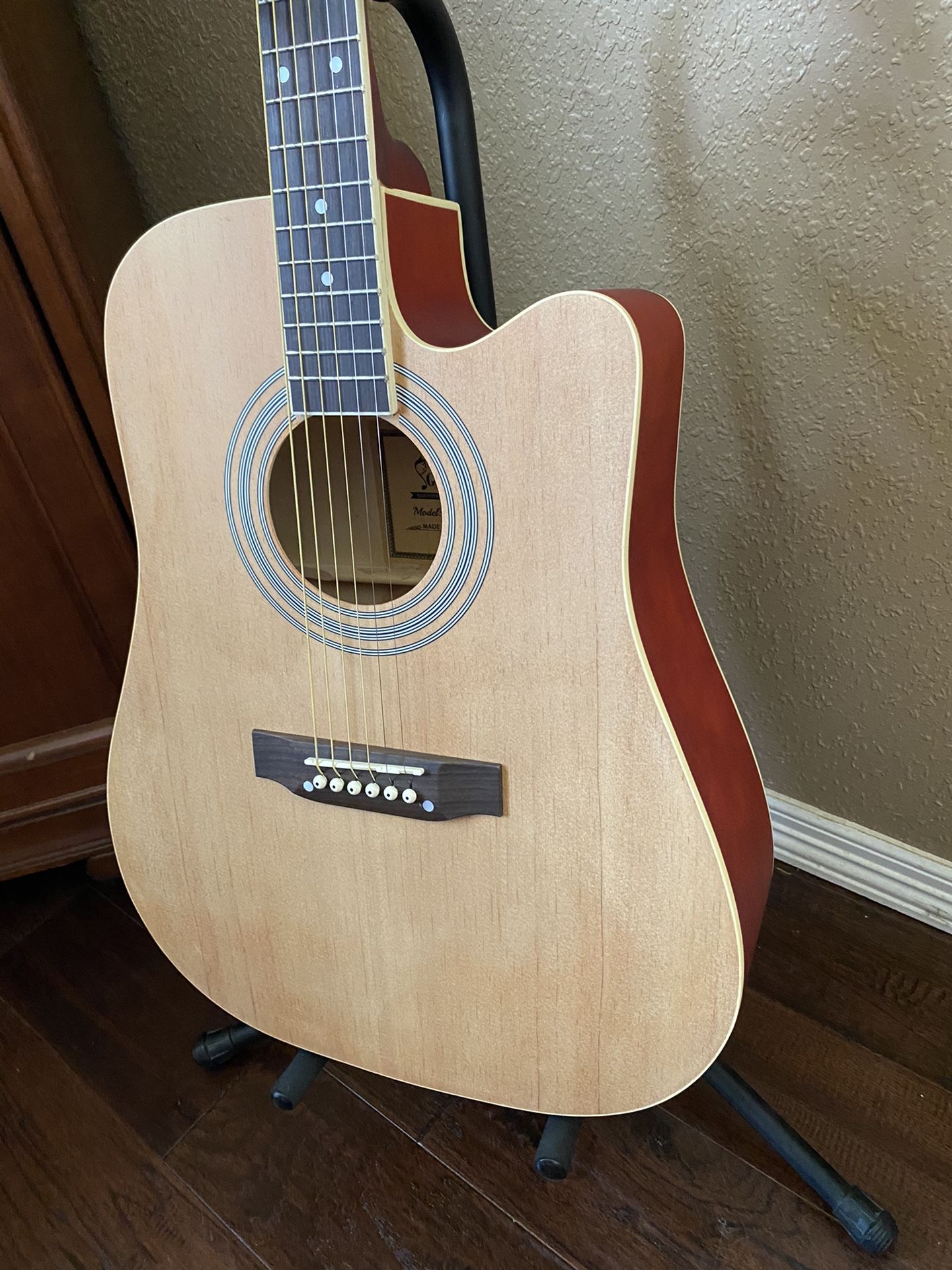 Full Size Country Acoustic Guitar with Cover, Pick Excellent Condition $100 Firm