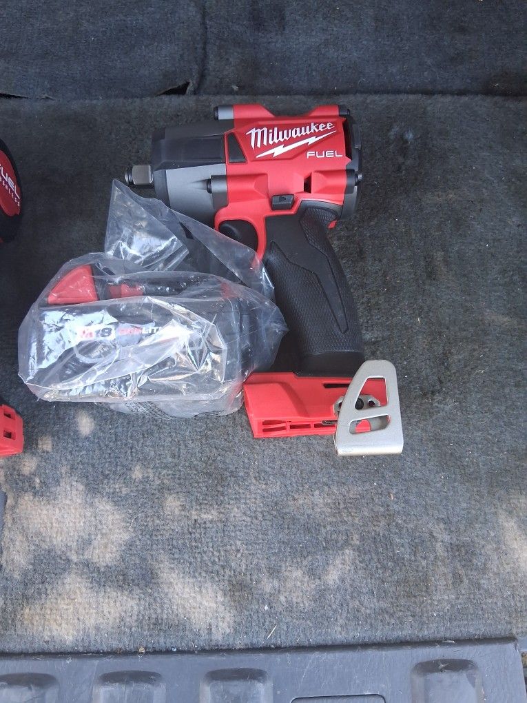 Milwaukee  1/2 Inch Impact Battery And Charger 