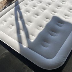 Nice Air Bed. Queen Size. King Coil Brand 