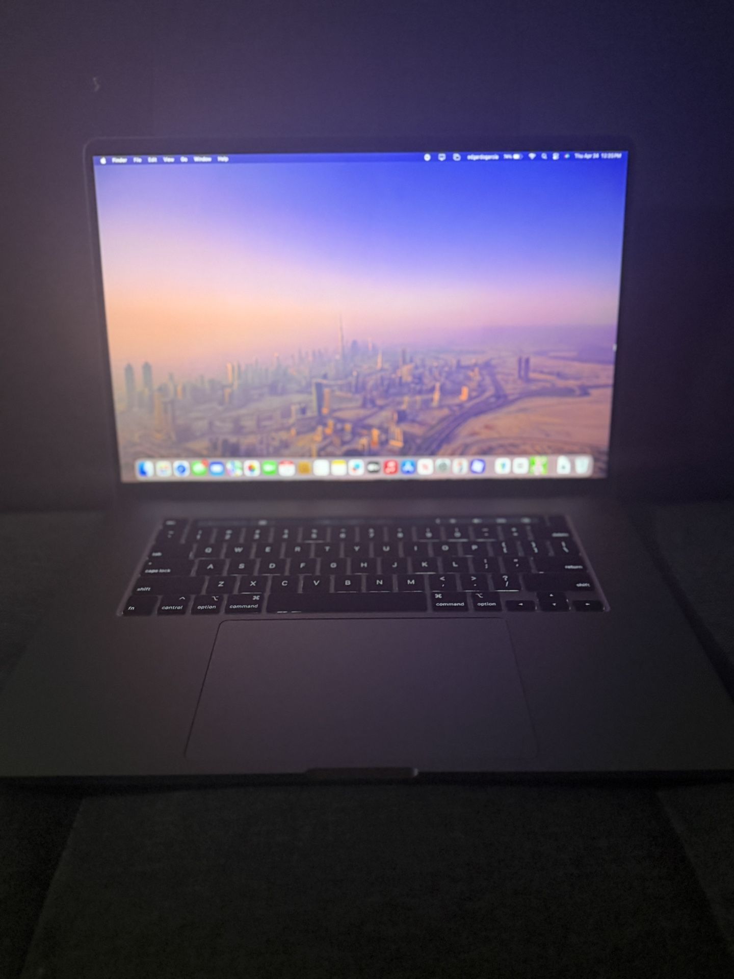 2019 MacBook Pro 16” 2.6 GHz i7 16gb Ram 500G