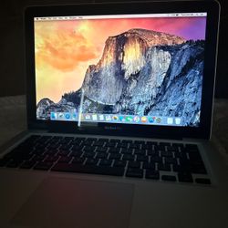 MacBook 2012 Works Really Good Come With Charger 