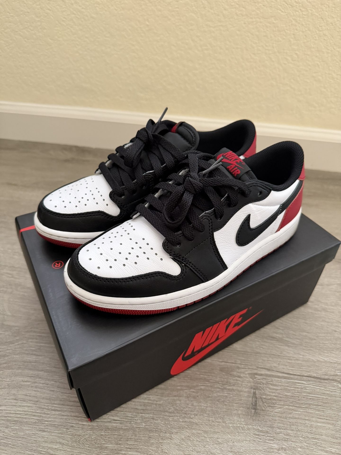 Size 6.5 - Air Jordan 1 Retro OG Low Black Toe 2023 CZ0790-106