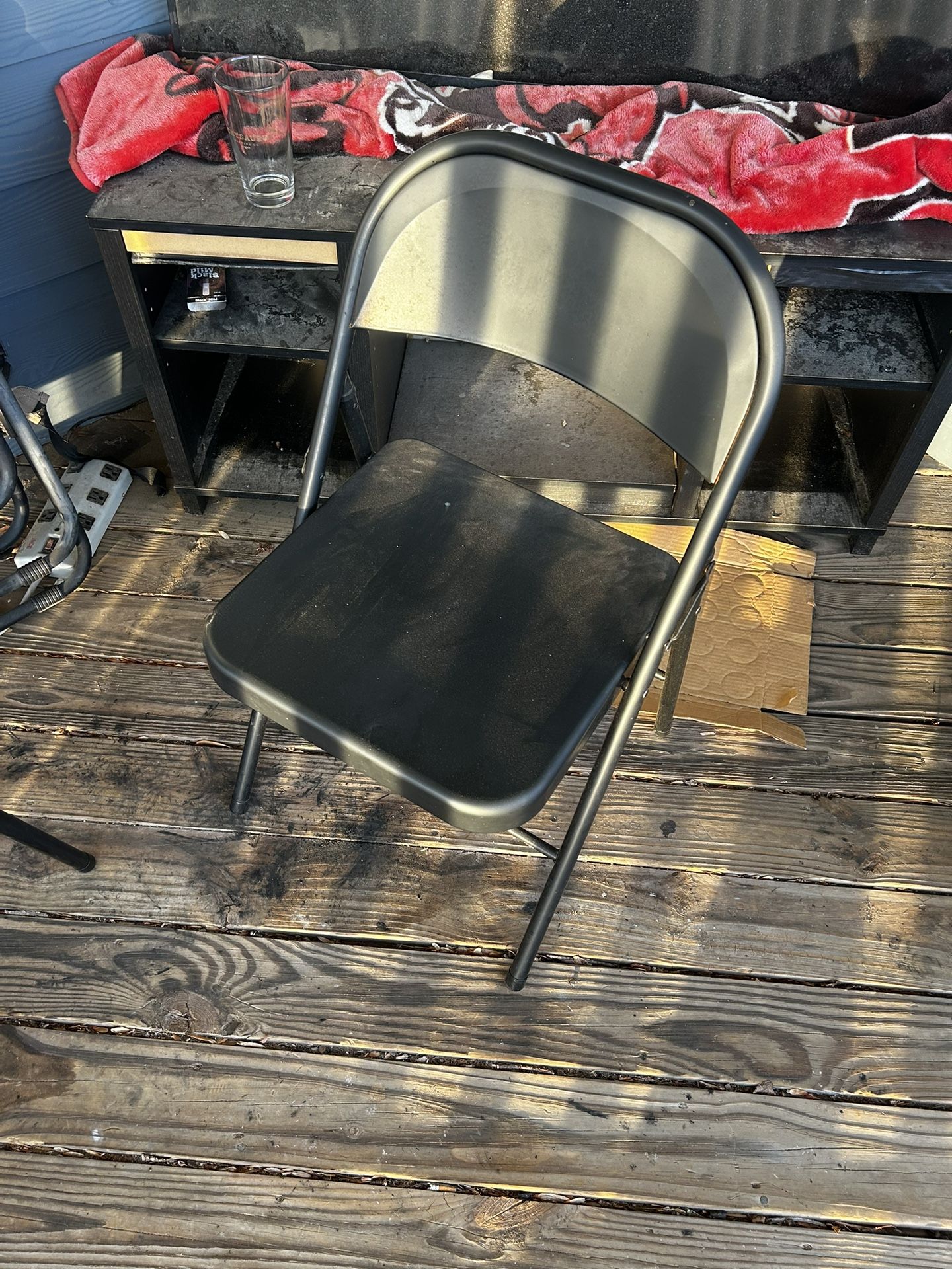 Folding chairs 