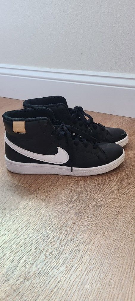 Nike Women's Court Royale Sneaker (Size 8)