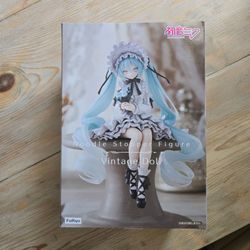 Hatsune Miku Vintage Doll FuRyu Noodle Stopper Anime Figure, Brand New, Unopened and Sealed, Officially Licensed