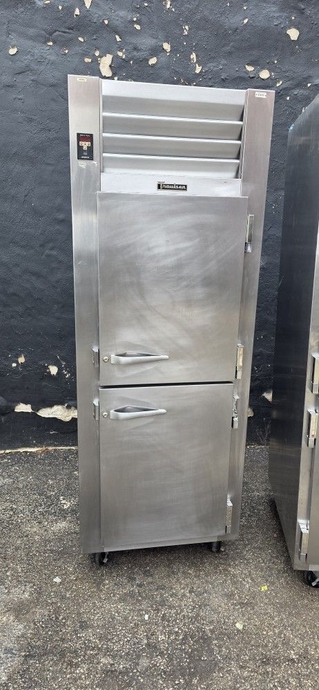 TRAULSEN STAINLESS STEEL 1 DOOR COOLER