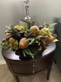 Elegant And Beautiful Christmas Center Piece