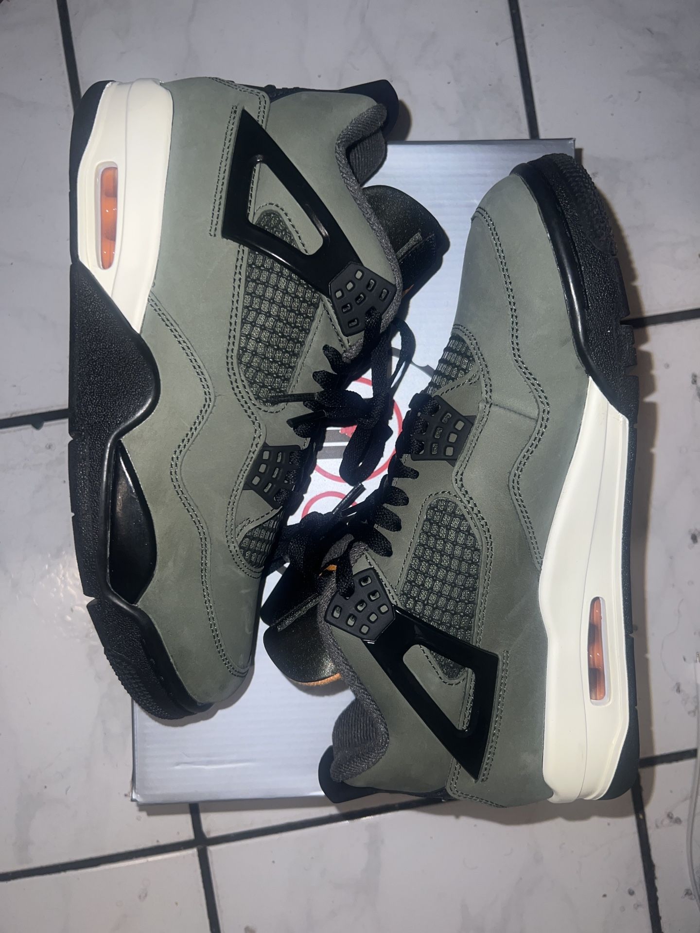 Undefeated X Jordan 4 