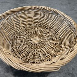  Hand-Woven Round Plastic Basket (NEED GONE ASAP FOR 5$