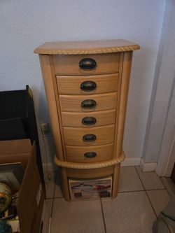 Jewelry box