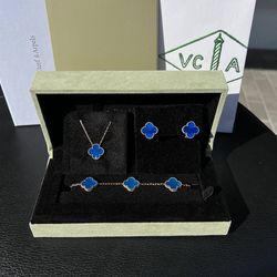 Van Cleef & Arpels Alhambra Collection 18k solid yellow gold box and papers blue Agate motifs