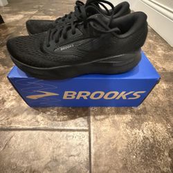 Brooks Running Size 8 Mens