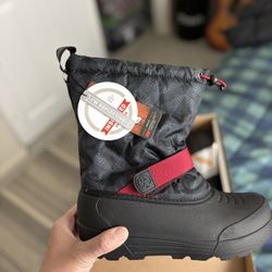 Boys Size 5 Snow Boots 